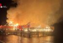 Schweiz: Historische Badhütte in Rorschach lichterloh in Flammen