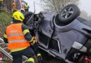 Oö: Am Steuer eingeschlafen → kleines Weihnachtswunder bei Pkw-Frontalkollision mit Baum auf B 129 in Alkoven