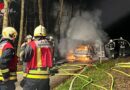 Oö: Feuerwehren Behamberg und Wachtberg bekämpften Fahrzeugbrand am Waldrand