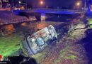 Oö: Autobergung vom Traun-Ufer in Lauffen / Bad Ischl