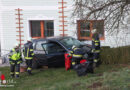 Oö: Auto überschlägt sich in Michaelnbach zu Hauswand