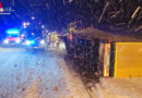 D: Lastwagen bei Schneetreiben in Helmstedt in Graben gestürzt