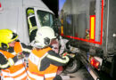Vbg: Transporter kracht auf A 14 bei Rankweil auf Sattelschlepper → schwieriger Fahrerrettung