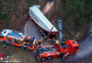 Oö: Aufwendige Lkw-Bergung in Kehre eines Güterweges in Ried in der Riedmark
