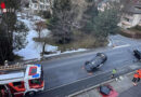 Schweiz: Autodachlandung und Personenrettung nach Pkw-Unfall in Einsiedeln