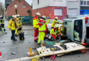 D: Eingeklemmte, schwer verletzte Person nach Pkw-Unfall in Gladbeck