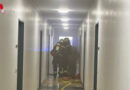 Oö: Küchenbrand durch angebrannte Speisen in Mehrfamilienhaus in Linz → Postler half Mieterin zur Flucht