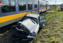 D: Pkw in Moers von Regionalbahn erfasst → 85-Jähriger im Auto eingeklemmt