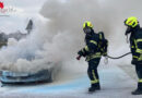 Nö: Ersthelfer der Straßenmeisterei halten Fahrzeugbrand in Waidhofen / Thaya in Schach