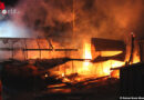 D: Vogelvoliere wird Raub von Flammen