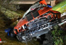 Schweiz: Auto landet bei Altstätten in Bach → Lenker (62) klemmt im Fahrzeug