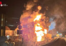 Schweiz: Brennende Industriehalle in Stalden