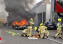 D: Brand eines Fahrzeugs in einer Werkstatt und ein arbeitsreicher Tag für die Feuerwehr in Gronau