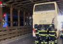 Bayern: Doppeldeckerbus steckt in Unterführung in München