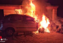 D: Auto in Garagenhof in Enneptal in Vollbrand