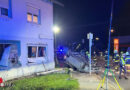 Ktn: Auto kollidiert mit geparktem Pkw und prallt gegen Gebäudefassade → Dachlandung in Villach
