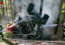 Vbg: Traktor bei Mäharbeiten in Zwischenwasser in Wald überschlagen und ausgebrannt