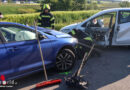 Oö: Personenrettung nach Kreuzungsunfall mit zwei Pkw in Pennewang