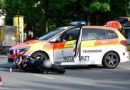 Bayern: Einsatzfahrt mit Blechschaden in München → NEF kollidiert mit Motorrad