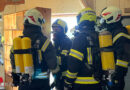 Nö: Feuerwehr weckt Mann in Weistrach in leicht verrauchter Wohnung