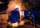 D: Brennender Lastwagen vor dem Feuerwehrhaus in Celle
