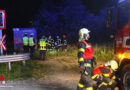 Oö: Auto steckte hinter Bahnübergang in Thalheim bei Wels in Bäumen und Sträuchern fest