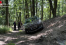 Nö: Mit Navi-Anweisungen mit dem Auto weit in den Wald hinein