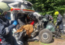 Nö: Krankentransportwagen prallt frontal gegen Lkw → zwei Sanitäter teilweise schwerst verletzt