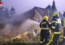 Nö: Holzlagerraum in Ternitz nach Blitzeinschlag in Vollbrand