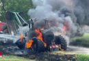D: Ackerschlepper in Zetel in Flammen