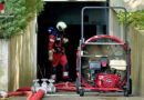 Schweiz: Aufwendiger Feuerwehreinsatz wegen Akkubrand in Schuluntergeschoß in Zürich