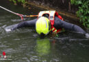 Oö: Einsatz eines Fließwasserretters bei Sicherstellung einer Waffe im Welser Mühlbach