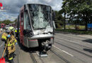D: Straßenbahn kollidiert in Neuss mit Lkw → fünf Personen verletzt