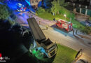 Oö: Zwei Feuerwehren und Lkw-Fahrer bergen versunkenen Lkw aus Spanien