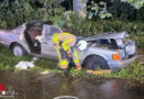 D: Person bei Autounfall bei Grevenbroich aus Fahrzeug befreit