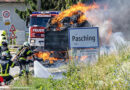 Oö: Traktor mit Heu-Anhänger brannte auf L 1390 in Pasching