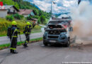 Oö: Feuerwehr löscht brennenden Kleinbus