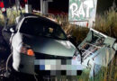 D: Pkw kollidiert mit Güterzug auf einem Bahnübergang