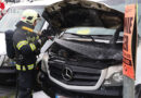 Oö: Brand eines Kleintransporters nach einer Autoreparatur