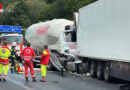 Nö: Ein Toter bei Auffahrunfall mit zwei Sattelschleppern auf der A 21 bei Hochstraß