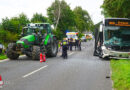 D: Traktor-Autobus-Kollision mit mehreren Verletzten → Rettungsmaßnahmen durch unbefugte Personen erheblich behindert