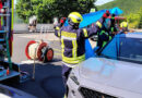 D: Hund am Rursee in Pkw eingeschlossen → Feuerwehr mit Wasser und Spezialwerkzeug im Einsatz