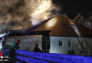 Oö: Ausgedehnter Brand im Dachgeschoß eines Wohnhauses in Thalheim bei Wels