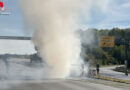 D: Pkw samt Wohnwagen auf der A 2 bei Dortmund in Vollbrand