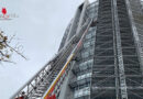 D: Brand am Dach des World-Trade-Centers in Dresden → mit dem Außenfahrtstuhl nach oben