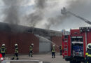 D: Brennende Transporter in Hallenkomplex in Aurich