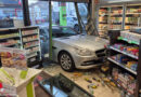 D: In Wilhelmshaven mit Auto in den Tankstellenshop