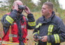 D: Unklare Rauchentwicklung aus einsturzgefährdeter Lagerhalle → Feuerwehr setzt Spezialtechnik und Drohne ein