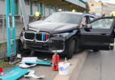 Stmk: Autokollision mit Bushaltestelle und Straßenlaterne in Knittelfeld
