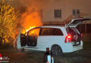 D: Auto brennt in Hinterhof in Bremerhaven